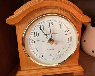 Daniel Dakota Quartz Mantle Clock