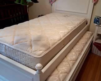 Trundle bed