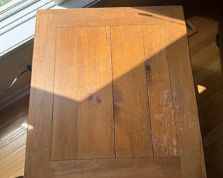 Light brown wood Top of side/end table