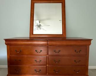Large dresser with mirror (drawers need fixing)
$75
