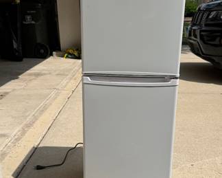 White Franklin chef mini fridge and freezer.
$50