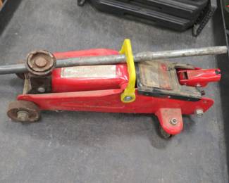 Lot 260. 2-ton jack