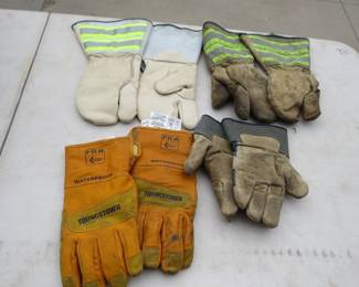 Lot 458. Gloves and mitts