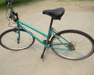 Lot 147. Nishiki 18 speed women's bike