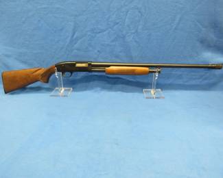 Lot 303. Mossberg 12-gauge pump with a 28" barrel. SN H2411192. 3" chamber with adjustable choke.