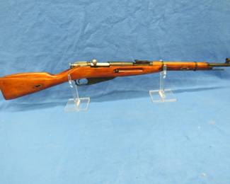 Lot 18. 1941 Mosin Nagant M91/30 7.65 x 54R bolt-action short rifle with all matching serial numbers. SN 3P2290. Very good condition.