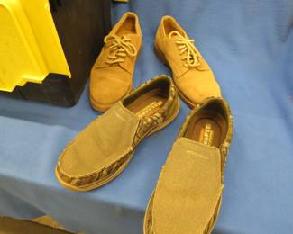 Lot 33. Several pairs of gloves, two pair of size 11 shoes, and a tote
