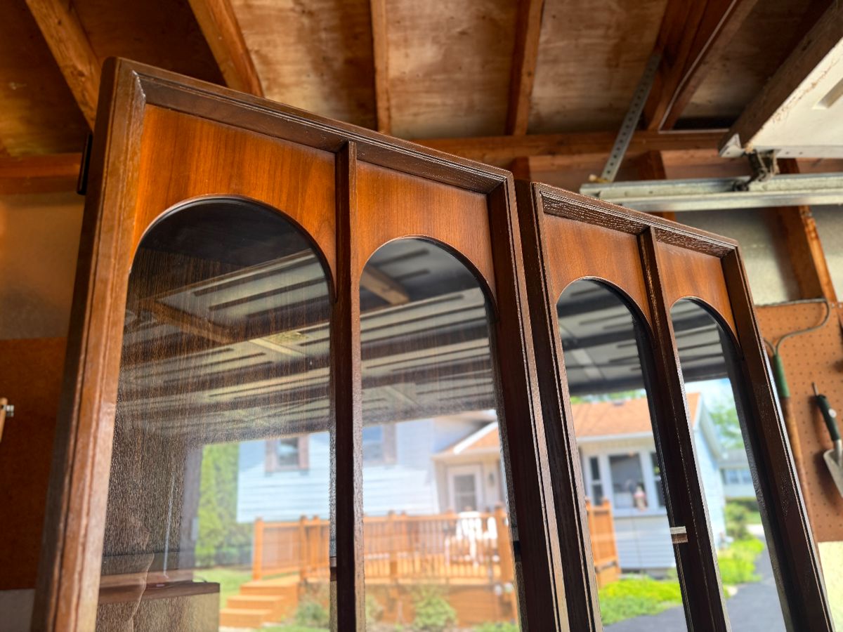 Vintage Mid-Century Modern Colonnade Display Cabinet/Bookcase/Hutch by Keller Furniture. Measures 72.25"H x 32"W x 13.5"D.