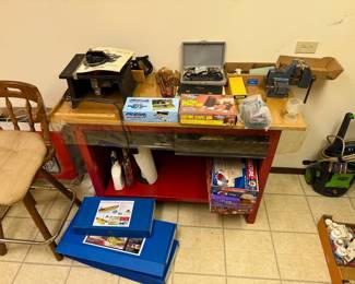 Craftsman workbench with 2 drawers