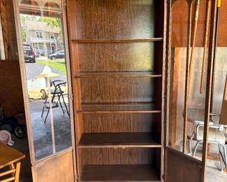 Vintage Mid-Century Modern Colonnade Display Cabinet/Bookcase/Hutch by Keller Furniture. Measures 72.25"H x 32"W x 13.5"D.