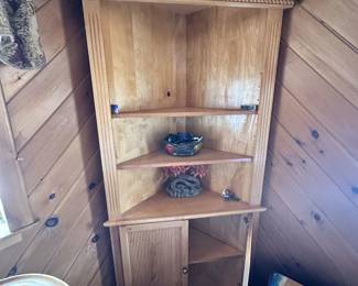 Corner cabinet