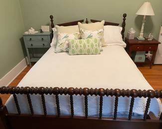 Very nice full bed set with matching dressers