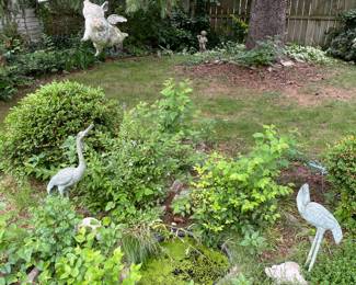 Fun yard art, look at that flying pig!!