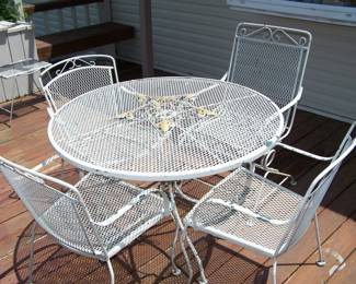 PATIO TABLE & CHAIRS