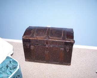 OLD DOME-TOP TRUNK