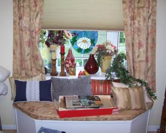 DECORATOR PILLOWS, VASES & SMALLS