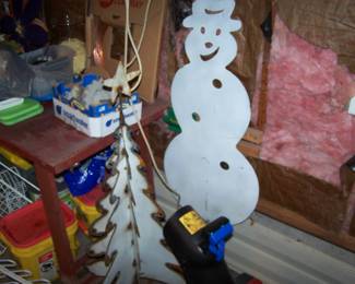 HOLIDAY SNOWMAN & CHRISTMAS TREE
