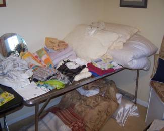 PILLOWS, BEDDING  MISC.