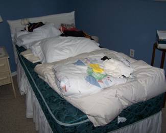 SINGLE BED & BEDDING