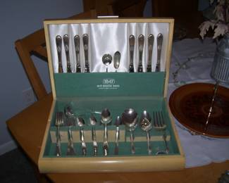 SET OF ROGERS "ADORATION" SILVER-PLATE