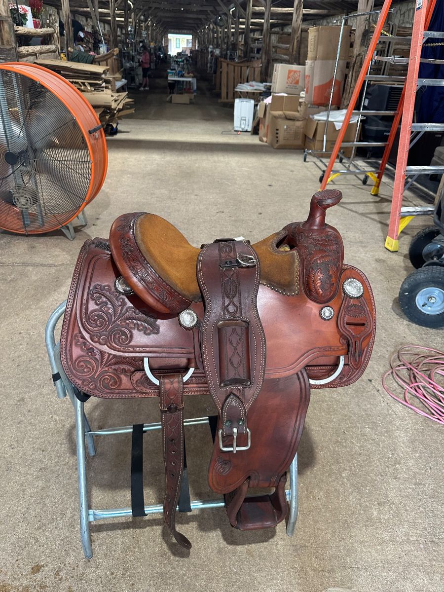 Bid saddle Bruce Cheaney calf roping saddle