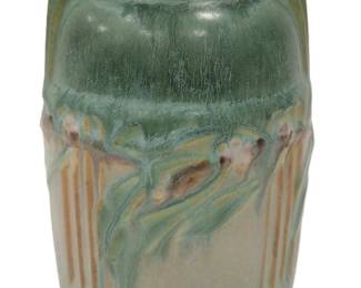 ROSEVILLE LAUREL VASE