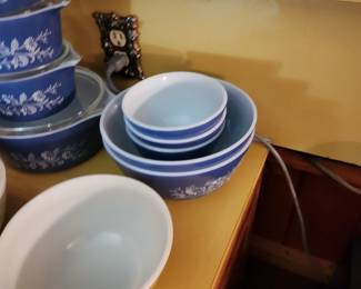 Pyrex Colonial Mist