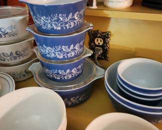 Pyrex Colonial Mist
