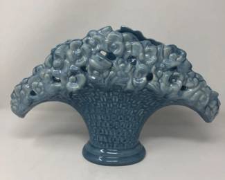 81 VintageRoyalHaegerBlueFanBasketVase