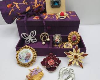 43 EmbroideredSilkBoxPouchwithAssortedBrooches