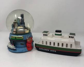 64 CityofSeattleMusicalSnowGlobeandHandcraftedFerryBoat
