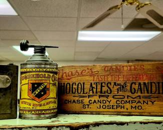 "Mechanics State Bank 6th and Hickory" bank, "Wyeth Hdw. and Mfg. Co." household oil can, "Chase Candy Company " wood box and "M. K. Goetz Imitation Grape" bottle