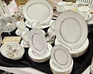 Oxford Bone Cina "Lexington" china set