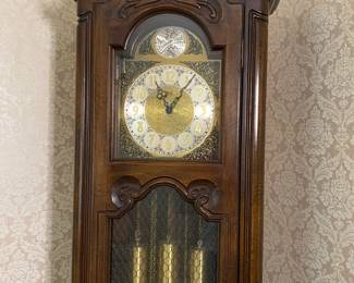 Gorgeous grandfather clock working.