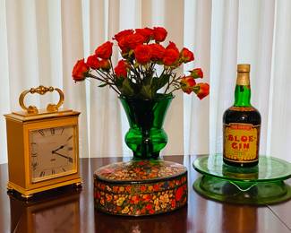 Lots of vintage decor items