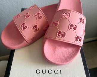 GUCCI Pink Slides with cut-out G's - Size 8.5/9