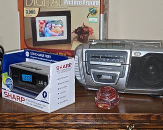 Radios - Electronics