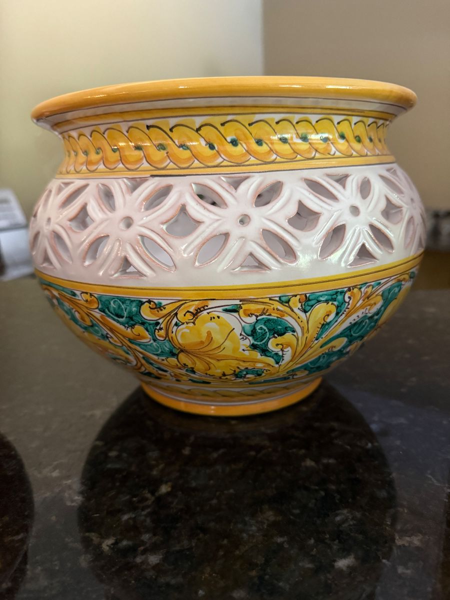 Italian ceramic pot
15.00