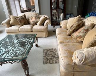 Beautiful Thomasville sofas great condition