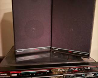 Magnavox steroid with duo cassette and two speakers