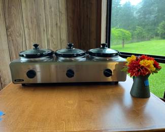 Three pot warmer
Great for entertaining