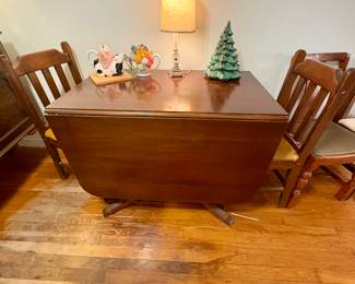 Duncan Phyfe drop leaf table, vintage chairs