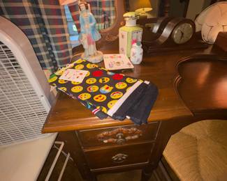Handkerchiefs new, Figural Lamps