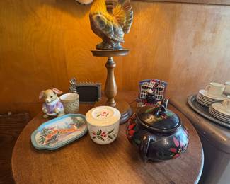 Vintage Lamp with Pottery Rooster