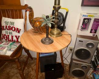 Round table, Heavy brass lamp