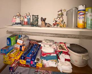 Kitchen wraps, Vintage slow cooker, figurines