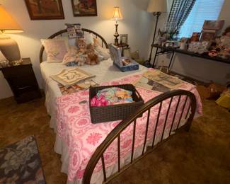 Vintage Metal Full size bed with Matress