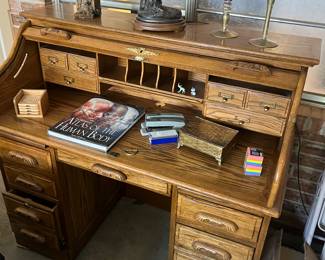 Roll top desk