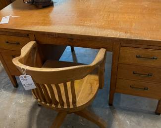Wusrtercsaw oak desk and chair