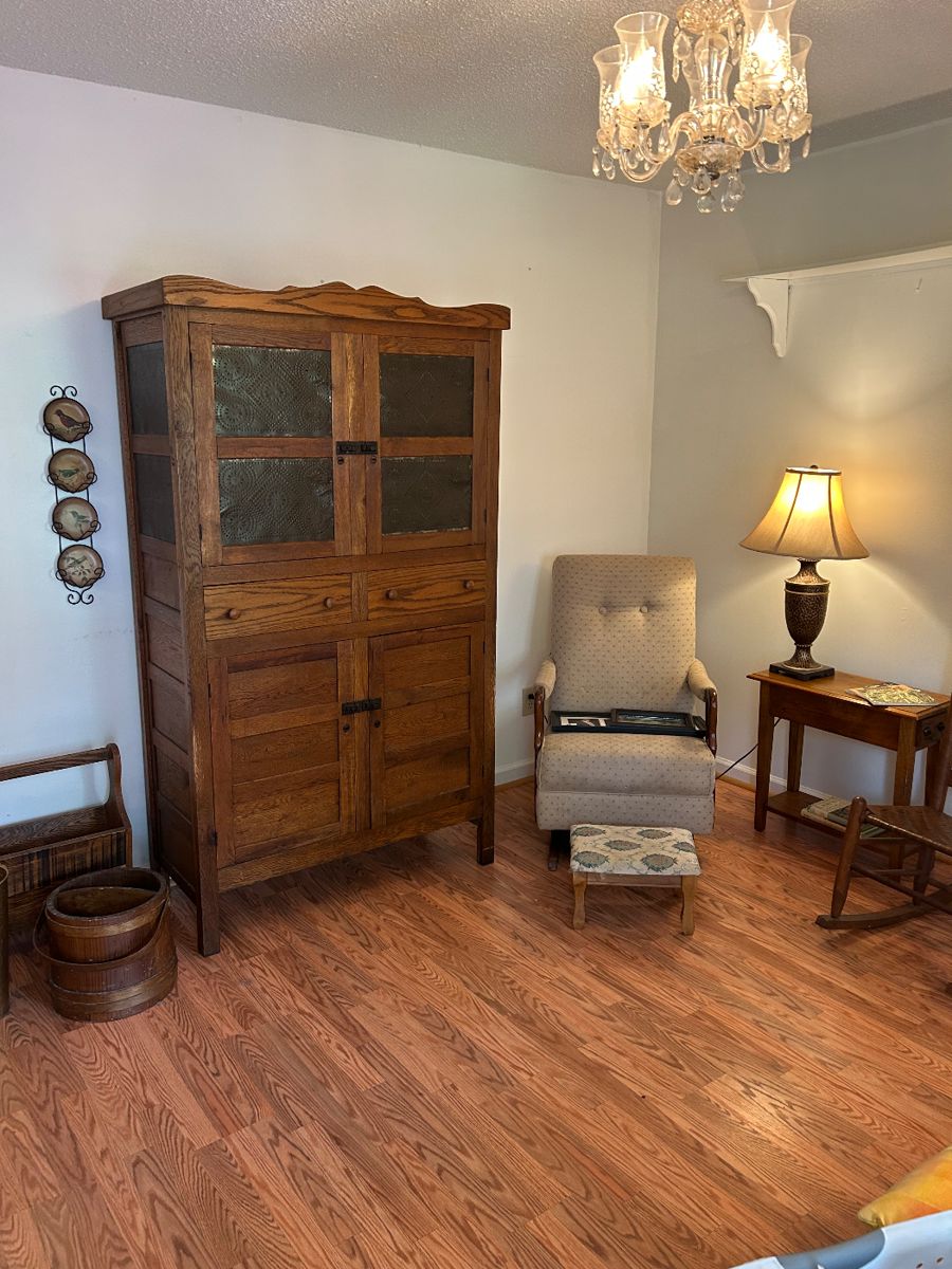 Gorgeous pie safe in excellent condition